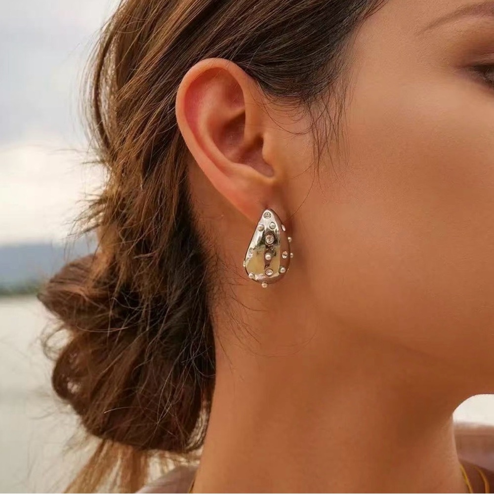 NEW Elegant Silver Teardrop Earrings